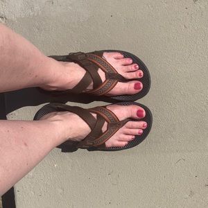 Chaco HipThong Ecotread Rust:  Brown disc style